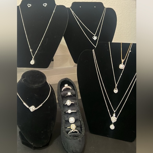 I'M LIVE!!! Please like this listing to be informed that I am live! Thank you! - Picture 6 of 6